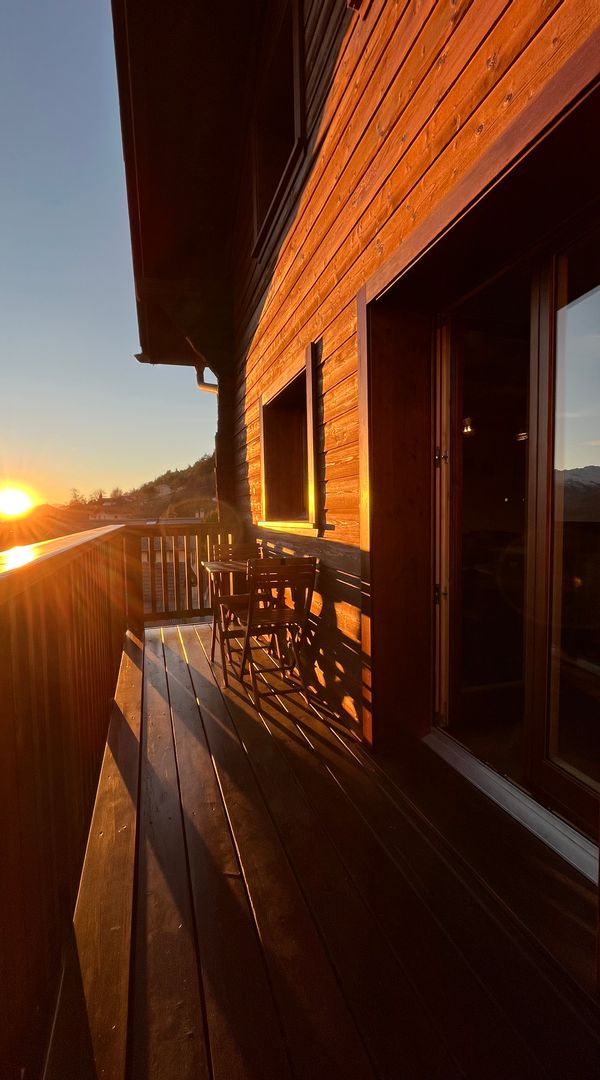 A cosy apartment in a chalet in the Swiss Alps - Perfect for hiking or alpine skiing enthusiasts