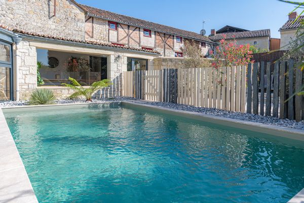 Grande maison avec piscine pour 15 personnes à côté de Saumur