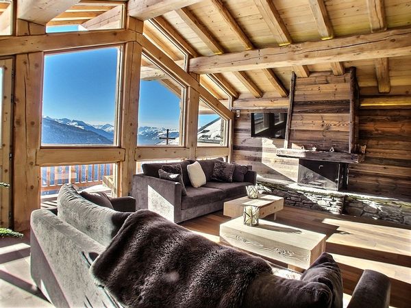 Luxurious chalet in the heart of the French-Italian ski zone of San Bernardo