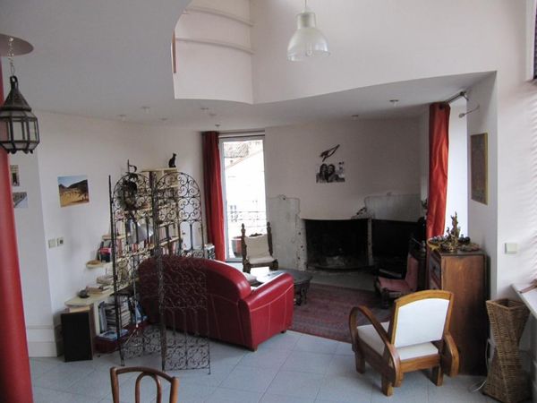 Appartement tres lumineux . Tres  belle vue sur la rivière. Petite ville du sud de la France