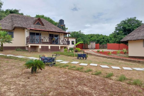 Villa intégrée en bord d'océan dans un domaine arboré, 3 chambres, cocoteraie, plage et océan