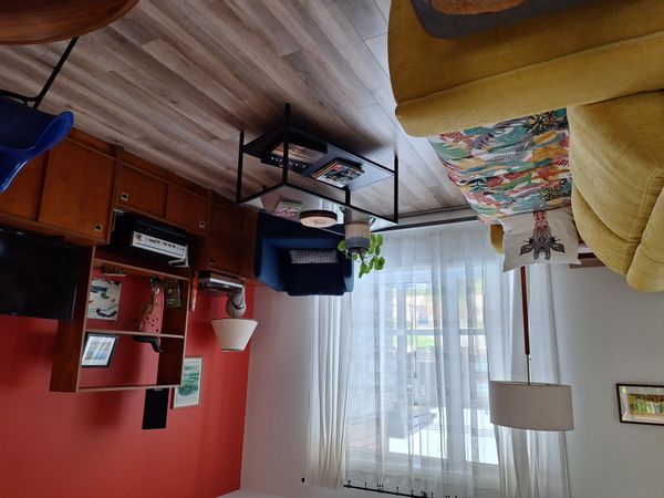 La maison de Marie Christine est située dans une  petite ville près de la ville de Québec.