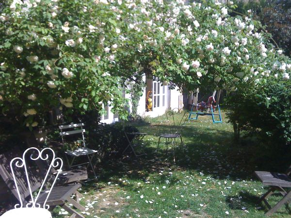 Maison dans ville royale SENLIS : 2 pièces endroit authentique et calme .