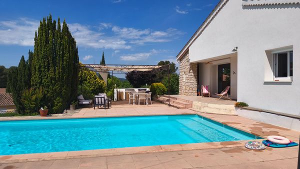 la maison de Aude et Amaury Acceptation de demandes de séjours de 15 jours minimum pour l été svp