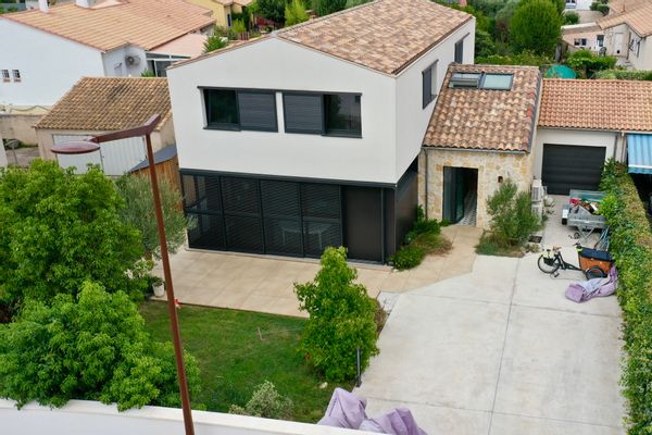 Villa très spacieuse et moderne à côté de Montpellier, de la Méditerranée et de l'arrière pays.