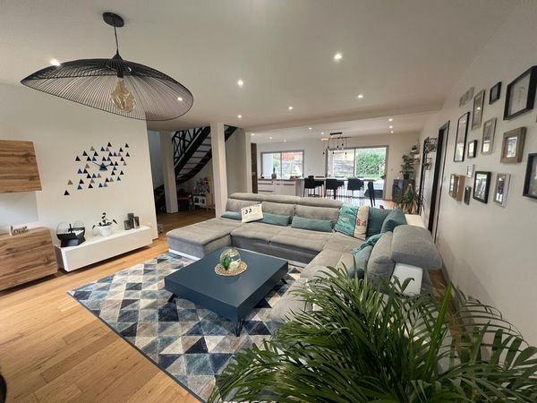 Maison Moderne et Spacieuse de Cindy & Stéphane