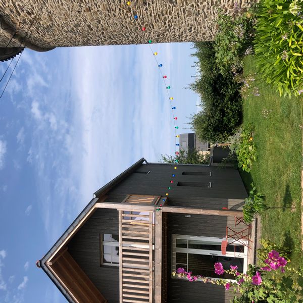 Maisonnette en bois en bord de mer