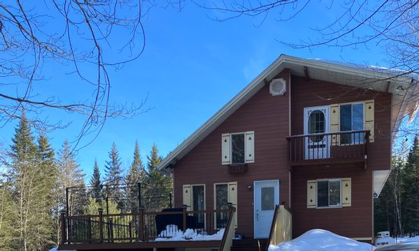 Chalet l’Équinoxe, nature et tranquillité en bord de rivière