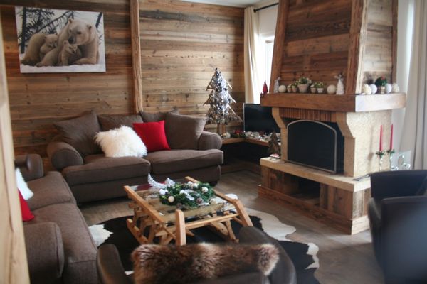 Comme dans un chalet, vue magnifique et situation exceptionnelle. 5’ à pieds du plein centre