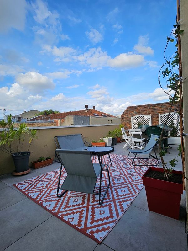 T3 avec grand rooftop au pied du RER