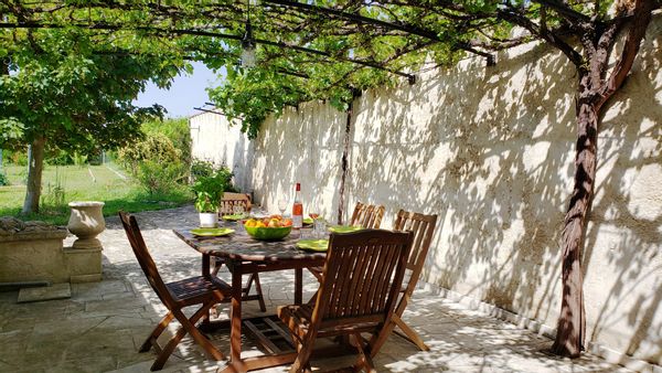 Charmant rez de Jardin en Provence