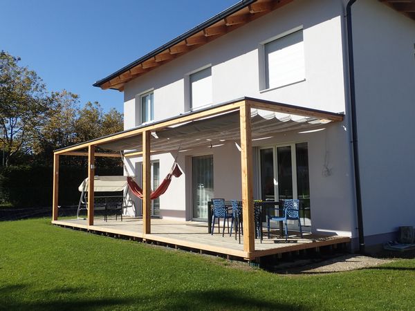 La maison de Claire, Michel et les enfants