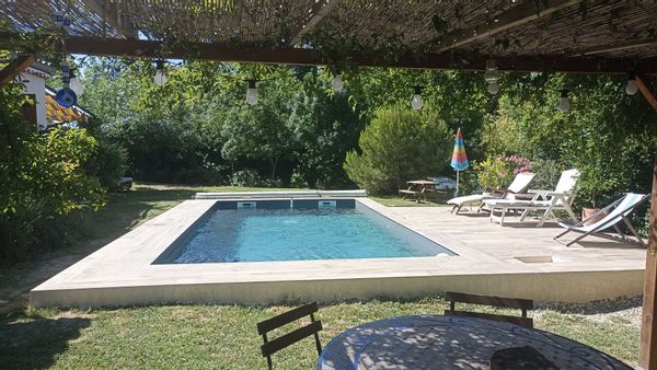 Campagne drômoise avec piscine