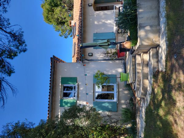 Campagne, 15mn d'Avignon. Chambre-studio