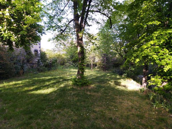 Grande maison familiale avec jardin proche du parc des volcans d'Auvergne - chez Aurélie et Charles