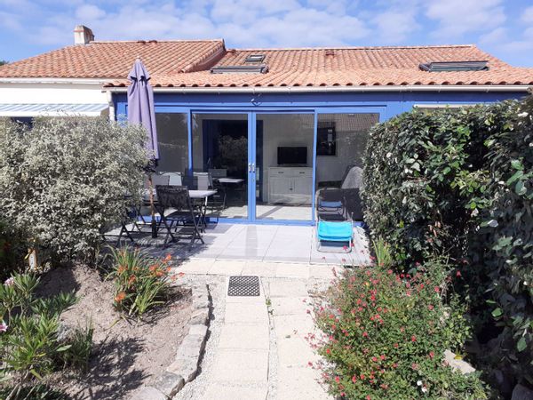 Maisonnette à 300m de la mer, dans une résidence avec piscine.
