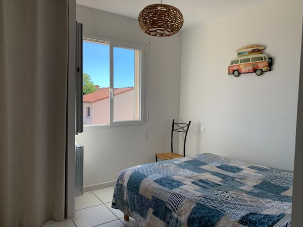 Une chambre à proximité de la mer et de la montagne