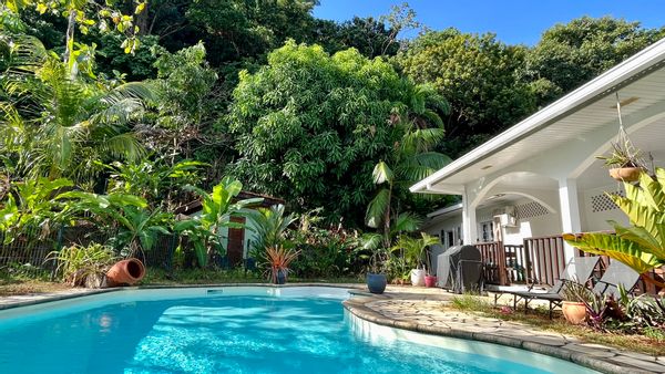 PAS DE DISPO DSL - Chambre et Sdb privée dans villa avec piscine au pied de la canopée