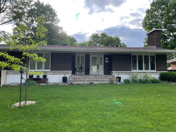 La maison de Annie et Benoit à 10min de MTL!