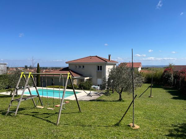 Maison 5 pers. avec piscine et grand jardin à 30 min de Lyon au cœur des Monts du Lyonnais