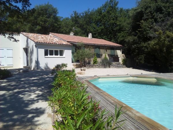 France maison de campagne avec piscine au coeur du lubéron (provence)