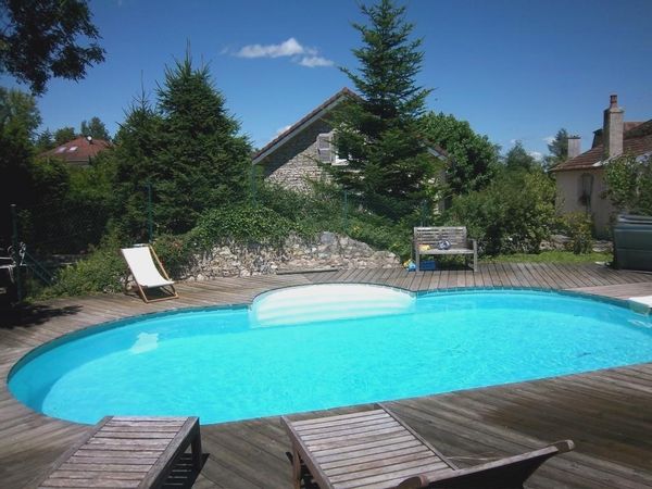 Maison en campagne avec piscine et spa proche de Besançon