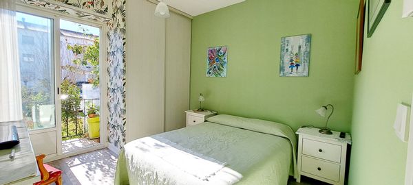 Chambre privée, disponible uniquement en nôtre présence Minimum 2 nuits, maximum 4 nuits