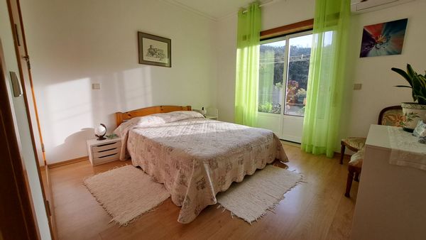 La chambre et salle de bains privée d'Elsa 2 nuits minimum, disponible uniquement en notre présence