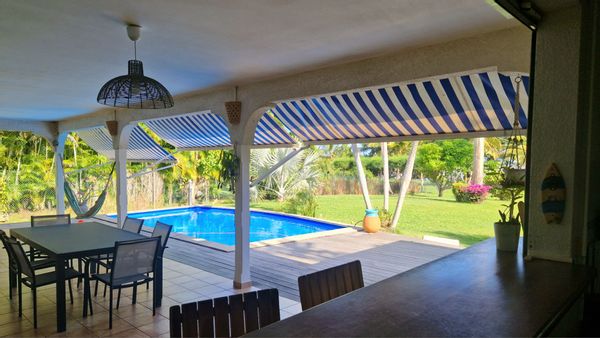 Maison avec piscine en Guadeloupe. Situation centrale