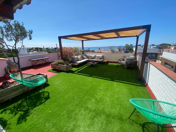 Atico duplex avec vue sur mer, situé près de Barcelone, Sitges, et de la région viticole du Penedès