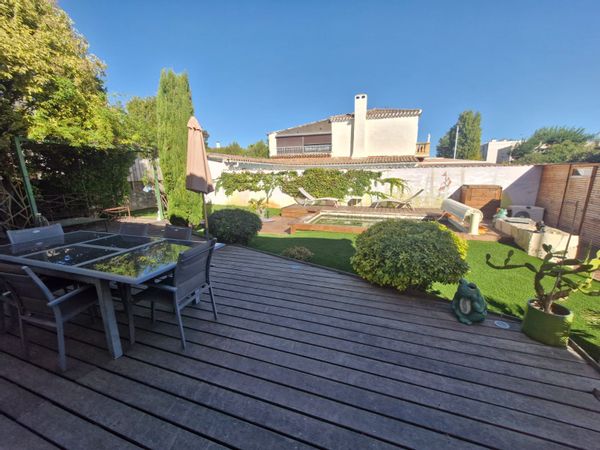 Maison de plain pied avec jardin à proximité du centre-ville et de la route des plages