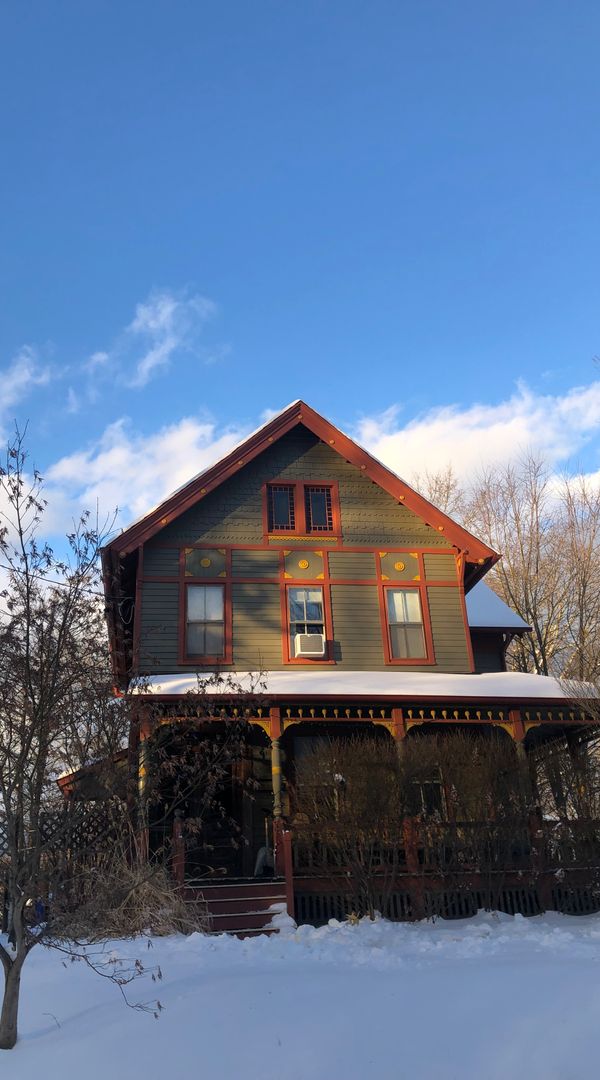 Bright and Airy Room in 1890s era Catskill House w. Garden / Yard / Kayaks