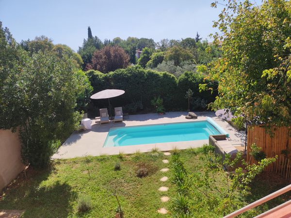 un cocon en Luberon,calme avec piscine partagée.