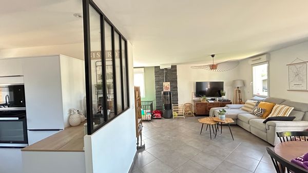 La maison de Maurine, Ludwig, Eliott et Charlize