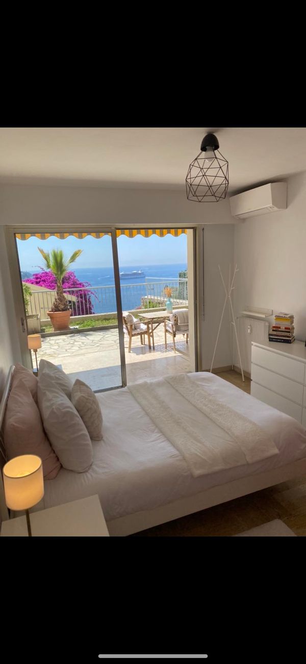 Best location and beautiful apartment ideally located, 8 minutes walk from the sea.