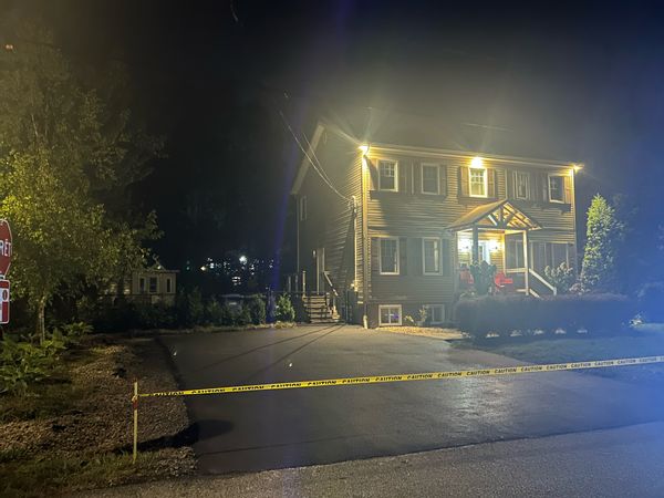La maison de Hugo est situé dans un quartier paisible.