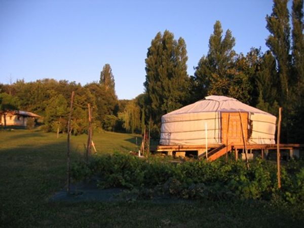 A La Source, chambres d'hôtes, nous proposons contre Guestpoints ou echange non simultané une yourte