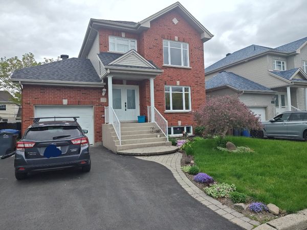 DISPO 16/07-01/08 - Maison spacieuse proche Montréal avec jardin et petit spa