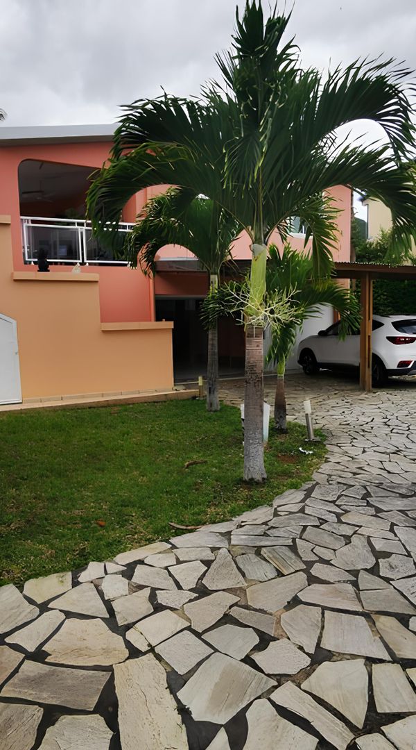 Saint Joseph - Grand appartement T2 au rez de chaussée de la maison avec accès à la piscine