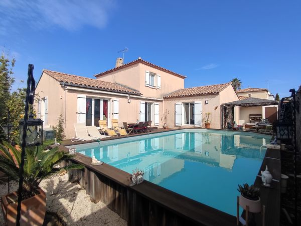 Grande maison 6 pièces Près Mer Méditerranée Au calme Piscine Tout Confort Clim Parking gratuit