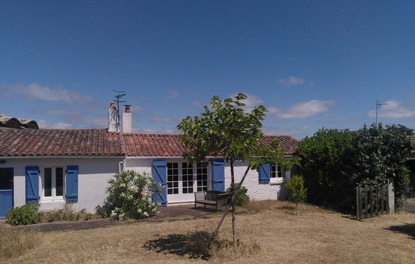 Longère vendéenne, au cœur d'un village