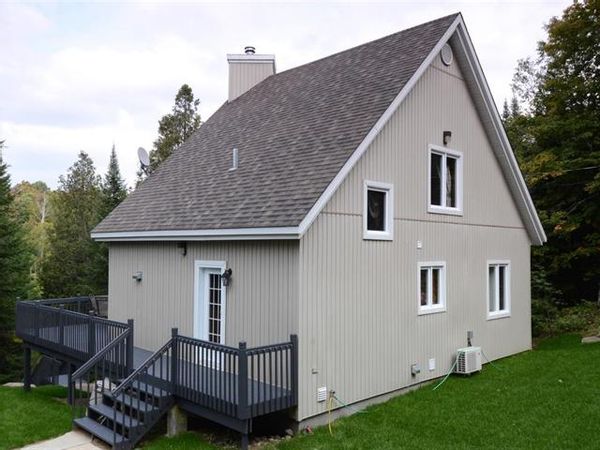 Chalet paisible au bord d’un lac – Wentworth-Nord, Québec
