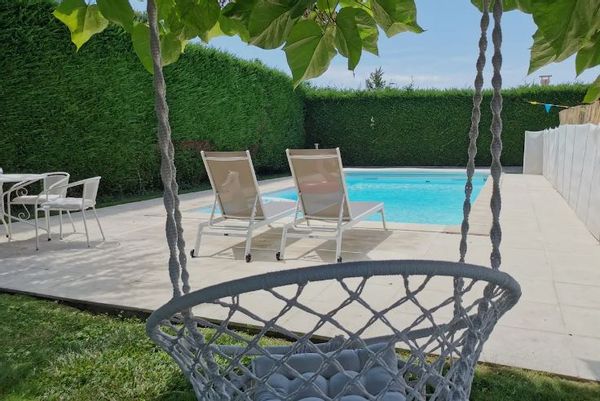 Le Villard, maison avec chats et piscine entre Lyon et Villefranche sur Saône