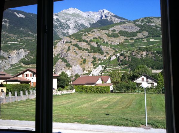 Jolie maison dans les alpes suisses