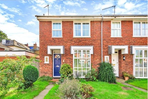 Cosy house in lovely Teddington