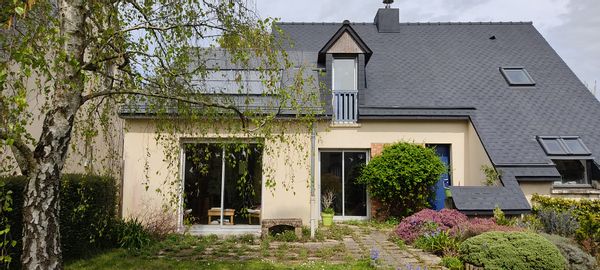 Grande maison dans un quartier tranquille; idéal pour visiter le Mt Saint Michel et Carnac