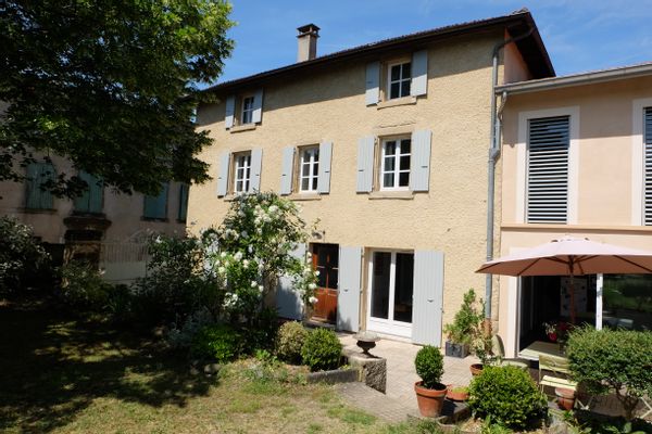 Maison de village avec piscine