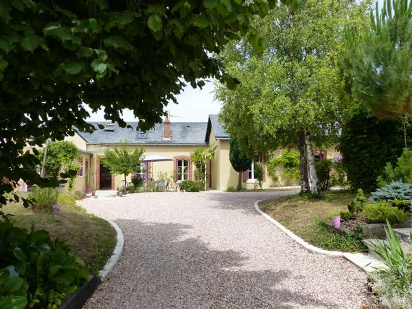 Maison au calme, centre ville, 4 chambres, grand  jardin, vue sur château .Tout se fait à pied.