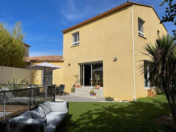 La maison jaune, de Stéphanie et Sébastien