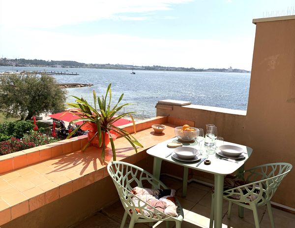 L'appartement de Jerome en 1ère ligne de l'Étang de Thau avec terrasse